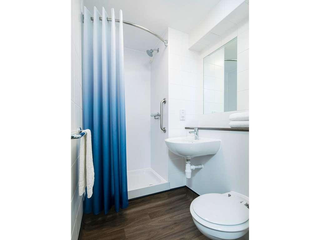 Travelodge Bristol Central Anchor Road Номер фото