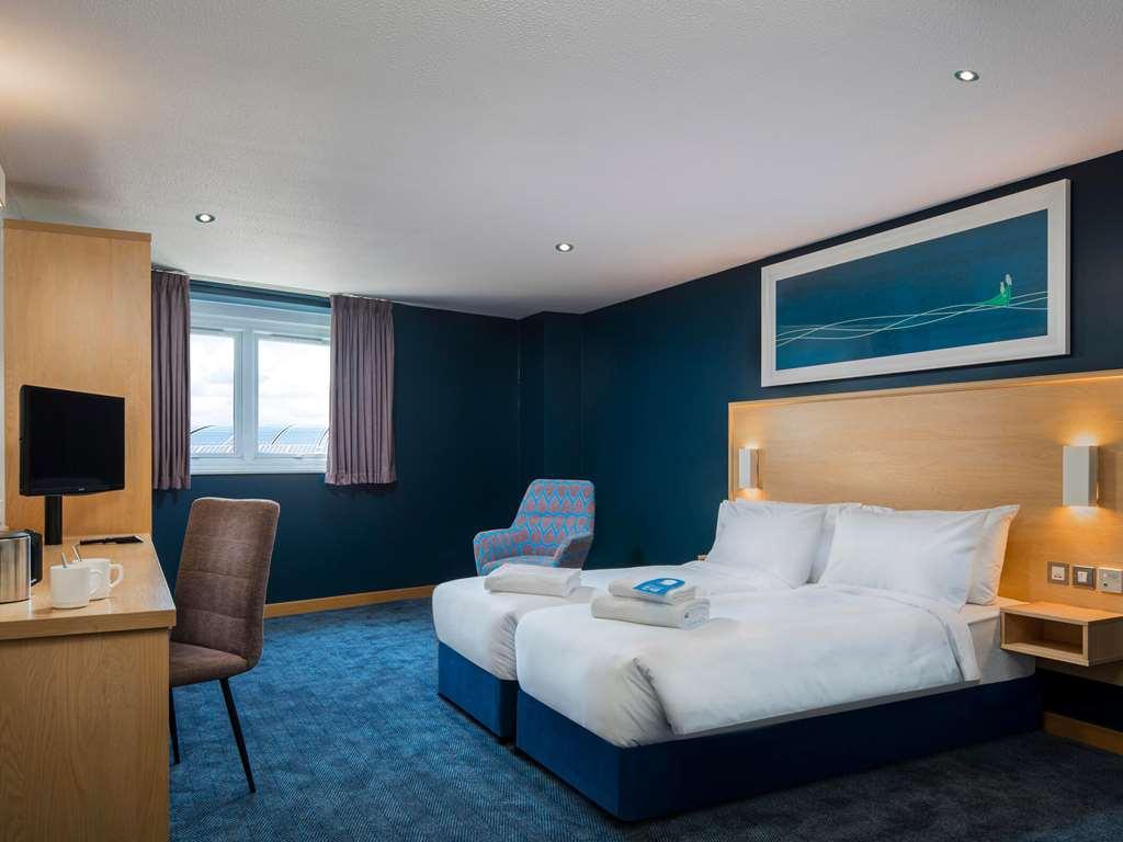 Travelodge Bristol Central Anchor Road Номер фото