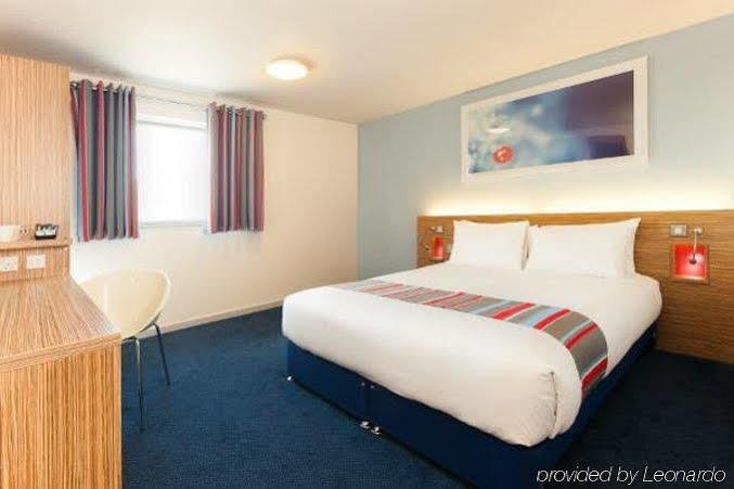 Travelodge Bristol Central Anchor Road Экстерьер фото