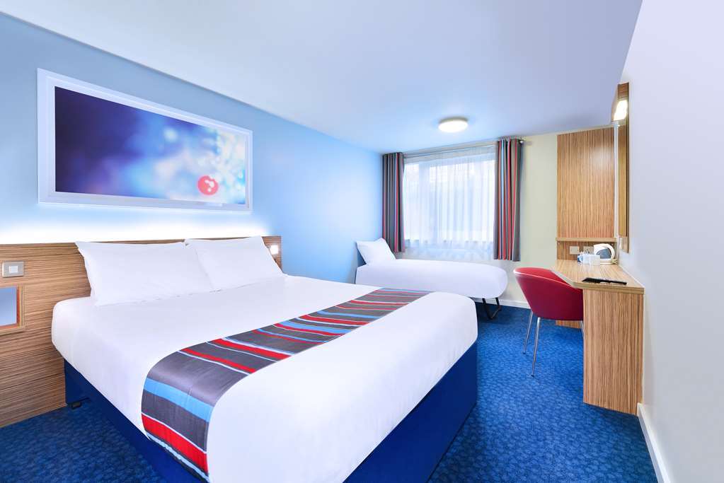 Travelodge Bristol Central Anchor Road Номер фото