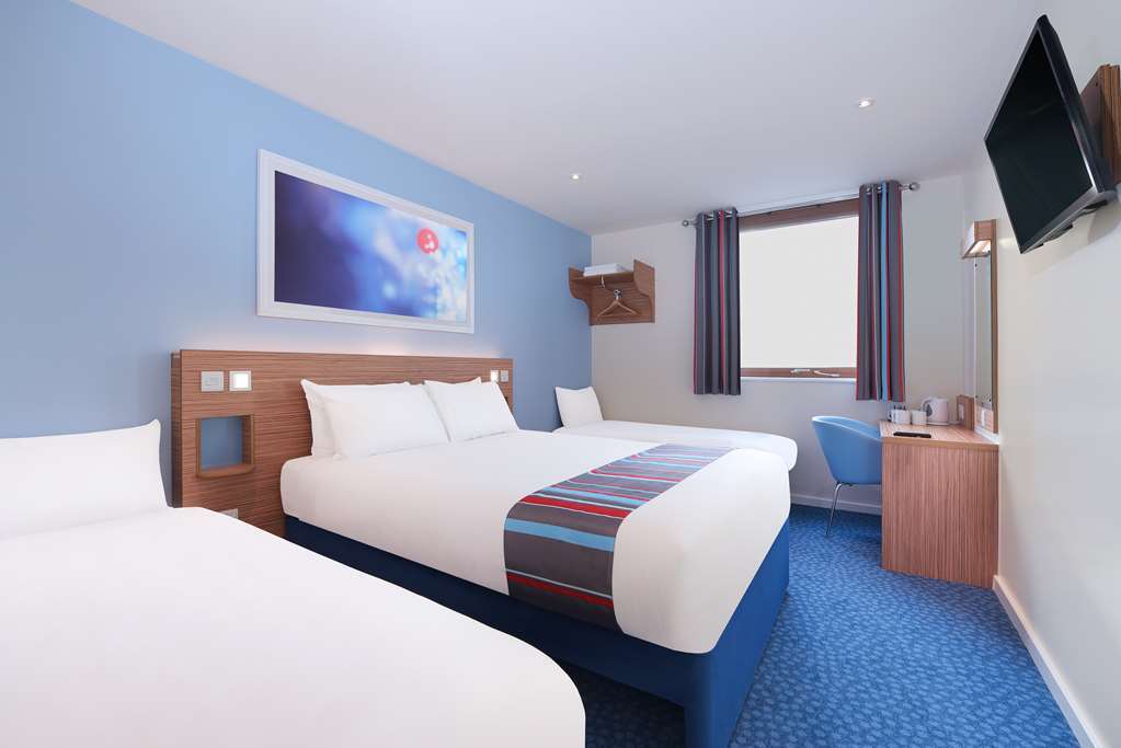 Travelodge Bristol Central Anchor Road Номер фото